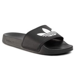 Klapki adidas. Czarne klapki Adidas, bez wzorów, bez obcasa. Za 109.99 zł.