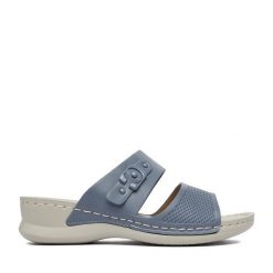 Klapki Clara Barson. Niebieskie klapki Clara Barson, bez wzorów, bez obcasa. Za 119.99 zł.
