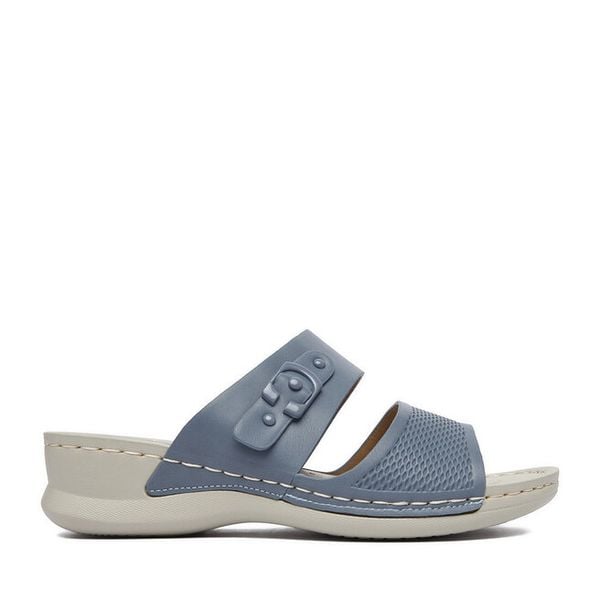 Klapki Clara Barson. Niebieskie klapki Clara Barson, bez wzorów, bez obcasa. Za 119.99 zł.