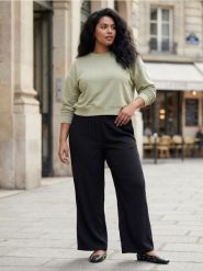 Jeansy bootcut z wysokim stanem plus size - czarny. Czarne jeansy Sinsay, plus size, bez wzorów, z podwyższonym stanem. Za 79.99 zł.