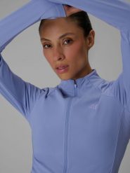 4F Bluza do jogi slim szybkoschnąca damska - niebieska S. Niebieskie bluzy 4f, l, bez wzorów, z włókna, bez kaptura. Za 199.99 zł.