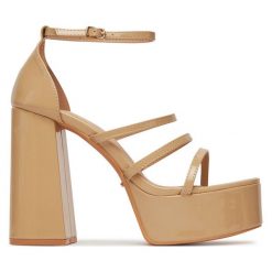 Sandały DeeZee. Brązowe sandały DeeZee, bez wzorów, bez obcasa, na słupku, bez zapięcia. Za 159.99 zł.