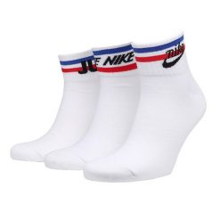 Skarpety Unisex Dla Dorosłych Essentials Everyday (zestaw 3 Sztuk). Białe skarpety Nike, bez wzorów. Za 137.99 zł.