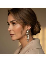 Otazu Pozłacane kolczyki-wkrętki z perełkami Swarovski rozmiar: onesize. Szare kolczyki Otazu, z perłą, pozłacane. Za 173.99 zł.