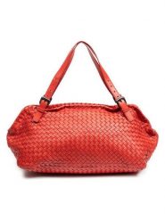 Bottega Veneta Skórzana torebka w kolorze czerwonym - 38 x 20 x 20 cm rozmiar: onesize. Czerwone torby na ramię Bottega Veneta, bez wzorów, z materiału, na ramię, bez dodatków. Za 4,493.99 zł.