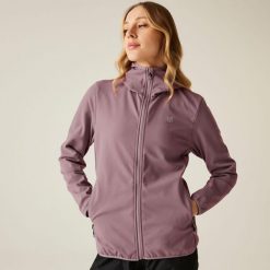 Damski mrożony wodoodporny, oddychający, wiatroszczelny softshell. Fioletowe kurtki sportowe Dare 2b, bez wzorów, z softshellu, bez kaptura, trekkingowe. Za 199.99 zł.