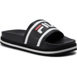 Klapki FILA - Morro Bay Zeppa Wmn 1010639.11W Black/Stripe. Czarne klapki Fila, bez wzorów, ze skóry ekologicznej, bez obcasa. W wyprzedaży za 159.00 zł.