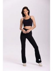 Onamaste Legginsy sportowe "Flair Jess" w kolorze czarnym rozmiar: S/M. Czarne legginsy Onamaste, m, bez wzorów, z materiału, z podwyższonym stanem, outdoorowe. Za 132.45 zł.