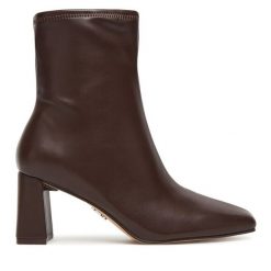 Botki Steve Madden. Brązowe botki Steve Madden, bez wzorów, bez obcasa, na słupku, bez zapięcia. Za 429.99 zł.
