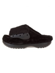 Crocs Kapcie "Classic Unfurgettable" w kolorze czarnym rozmiar: 38/39. Czarne obuwie domowe Crocs, bez wzorów, z materiału, z otwartym noskiem, bez zapięcia. Za 154.95 zł.