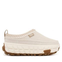 Klapki Ugg. Klapki UGG, bez wzorów, bez obcasa. Za 749.99 zł.