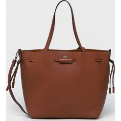 Pepe Jeans - Torebka. Brązowe torby na ramię Pepe Jeans, bez wzorów, z jeansu, casualowe, na ramię, bez dodatków. W wyprzedaży za 179.90 zł.