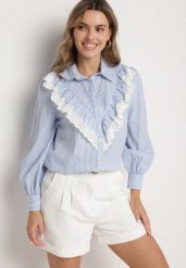 Niebieska Bawełniana Koszula w Paski z Ozdobnym Dekoltem z Falbanką Paleriella. Niebieskie koszule Born2be, m, bez wzorów, z bawełny, eleganckie, bez kołnierzyka, bez ramiączek. Za 54.99 zł.