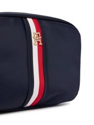 Tommy Hilfiger Torebka Popette Camera Bag Corp AW0AW19023 Granatowy. Niebieskie listonoszki TOMMY HILFIGER, bez wzorów, z materiału, bez dodatków. Za 369.99 zł.