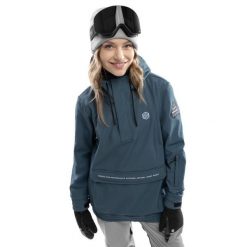 Damska kurtka snowboardowa Sporty zimowe SIROKO W3-W Celsius. Niebieskie kurtki narciarskie SIROKO, bez wzorów, z softshellu, bez kaptura, narciarskie. W wyprzedaży za 297.00 zł.