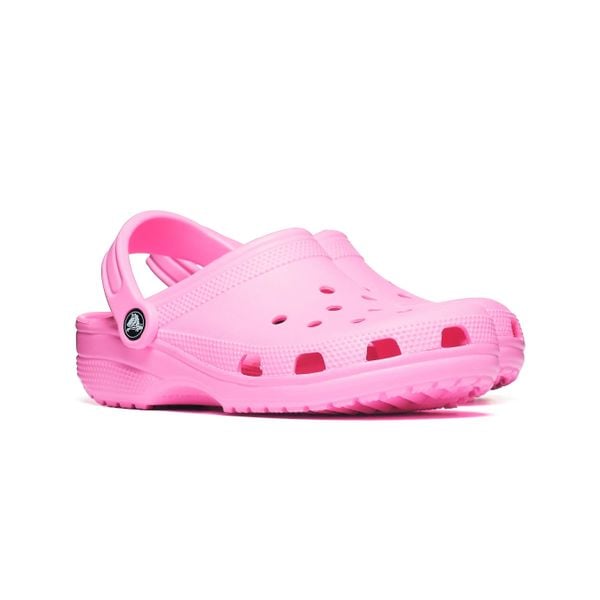 Klapki Crocs CLASSIC 10001-7EK. Niebieskie klapki Crocs, bez wzorów, z materiału, z okrągłym noskiem, bez obcasa. Za 278.91 zł.