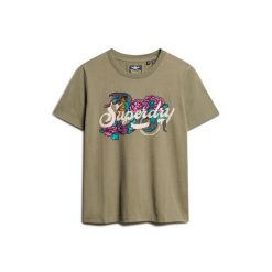 Damska koszulka na co dzień Superdry Tattoo Script. Zielone bluzki Superdry, bez wzorów, bez kołnierzyka, bez ramiączek. W wyprzedaży za 130.00 zł.