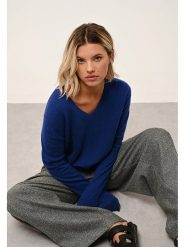 Just Cashmere Kaszmirowy sweter "Nora" w kolorze niebieskim rozmiar: XXL. Niebieskie swetry Just Cashmere, xxl, bez wzorów, z kaszmiru, bez ramiączek. Za 369.99 zł.