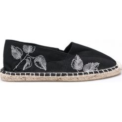 Pieces - Espadryle. Czarne espadryle Pieces, bez wzorów, z materiału, bez obcasa, bez zapięcia. W wyprzedaży za 49.90 zł.