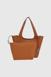 GUESS Brązowa shopperka damska Calista 2 In 1. Brązowe shopper Guess, z aplikacjami, ze skóry ekologicznej, duże, bez dodatków. W wyprzedaży za 524.59 zł.