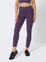 Sportowe legginsy bezszwowe - fioletowy. Fioletowe legginsy Sinsay, l, bez wzorów. Za 35.99 zł.