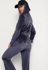 Granatowy Welurowy Komplet Dresowy z Cyrkoniową Aplikacją Bluza i Spodnie Mitene. Niebieskie bluzy Born2be, m, z aplikacjami, z dresówki, z kapturem. Za 79.99 zł.