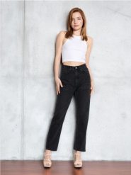 Jeansy mom - czarny. Czarne jeansy Sinsay, l, bez wzorów. Za 42.99 zł.