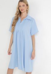 Niebieska Rozkloszowana Sukienka z Zakładkami i Kołnierzykiem Alisano. Niebieskie sukienki Born2be, na lato, z aplikacjami, bez kołnierzyka, bez ramiączek, midi, rozkloszowane. Za 84.99 zł.