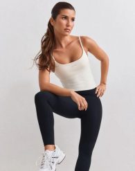 Damskie legginsy wysokostanowe kompresyjne invisible scrunch Sculpting czarne. Czarne legginsy AIM'N, xl, bez wzorów, z elastanu, z podwyższonym stanem, na fitness i siłownię. Za 523.00 zł.