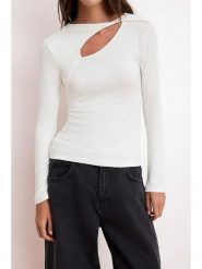 Trendyol Bluzka w kolorze kremowym rozmiar: S. Brązowe bluzki Trendyol, s, bez wzorów, z wiskozy, bez kołnierzyka, bez ramiączek. Za 52.99 zł.