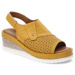 Żółte Sandały Artiker Stylowe Obuwie Damskie. Żółte sandały Artiker, bez wzorów, eleganckie, bez obcasa, na koturnie, bez zapięcia. Za 219.00 zł.