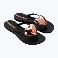 Japonki damskie Ipanema Maxi Fashion. Czarne klapki Ipanema, bez wzorów, z materiału, bez obcasa. Za 94.99 zł.