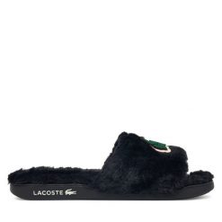 Kapcie Lacoste. Czarne obuwie domowe Lacoste, bez wzorów, bez zapięcia. Za 374.99 zł.
