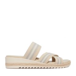 Klapki Go Soft. Brązowe klapki GO SOFT, bez wzorów, bez obcasa. Za 119.99 zł.