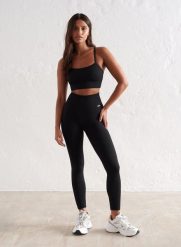 Damskie legginsy prążkowane, bezszwowe, wysoki stan, squat proof, petite czarne. Czarne legginsy AIM'N, s, bez wzorów, z dzianiny, z podwyższonym stanem, długie. Za 258.00 zł.