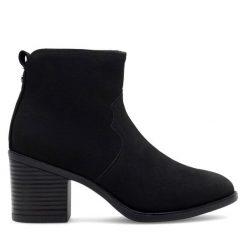 Botki Clara Barson. Czarne botki Clara Barson, bez wzorów, bez obcasa, na słupku, bez zapięcia. Za 129.99 zł.