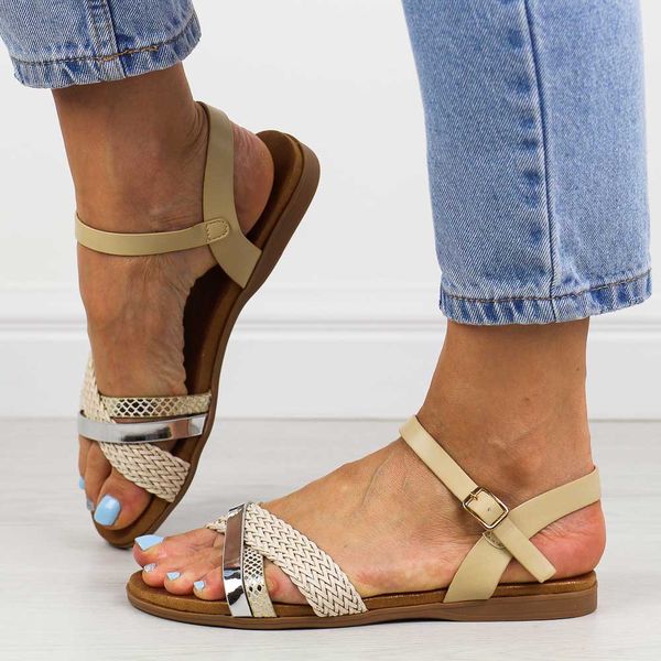 Beżowe płaskie sandały damskie T.Sokolski L24-127. Brązowe sandały Sokolski, bez wzorów, ze skóry, eleganckie, bez obcasa, na płaskiej podeszwie, bez zapięcia. Za 129.00 zł.