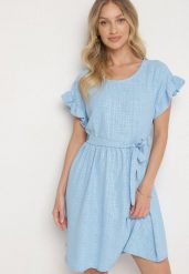 Jasnoniebieska Sukienka Ozdobiona Falbankami i Paskiem Izulira. Niebieskie sukienki Born2be, uniwersalny, bez wzorów, eleganckie, bez kołnierzyka, bez ramiączek, mini. Za 79.99 zł.