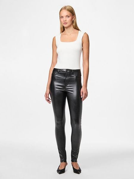 Pieces Legginsy w kolorze czarnym rozmiar: M. Czarne legginsy Pieces, m, bez wzorów, z wiskozy. Za 72.95 zł.
