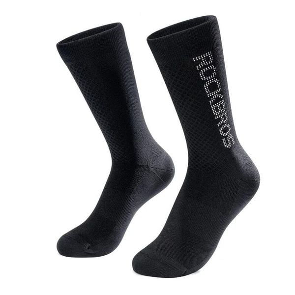Skarpety rowerowe odblaskowe unisex antybakteryjne. Czarne skarpety ROCKBROS, bez wzorów, z dzianiny. Za 43.60 zł.