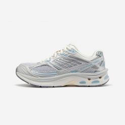 Buty sportowe damskie RR2K. Brązowe obuwie sportowe DECATHLON, z kauczuku, bez zapięcia, trekkingowe. Za 299.99 zł.