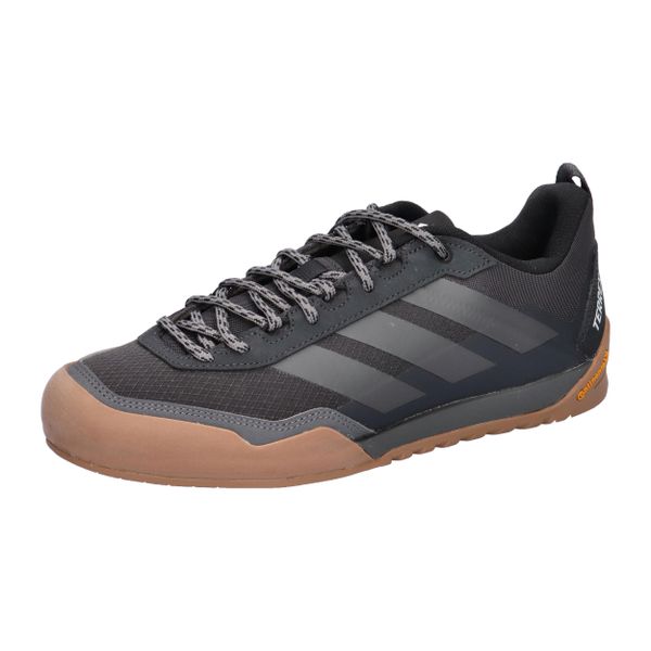 Damskie buty trekkingowe adidas Terrex Skychaser Solo. Czarne trekkingi Adidas, z gumy, wspinaczkowe. Za 621.25 zł.
