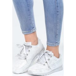 Srebrne Buty Sportowe Cornflower. Szare obuwie sportowe Born2be, bez zapięcia. Za 69.99 zł.