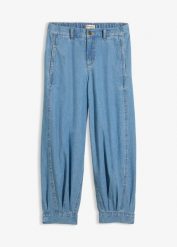 Lekkie jeansy o kroju balloon, ze średnim stanem i wygodnym pasem. Niebieskie jeansy bonprix, bez wzorów. Za 144.99 zł.