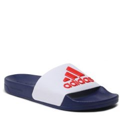 Klapki adidas. Białe klapki Adidas, bez wzorów, bez obcasa. Za 89.99 zł.