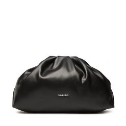 Torebka Calvin Klein. Czarne kopertówki Calvin Klein, bez wzorów, bez dodatków. Za 819.99 zł.