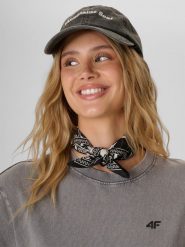 4F Czapka z daszkiem strapback damska - szara S/M (58cm). Szare czapki 4f, bez wzorów, z bawełny, klasyczne. Za 69.99 zł.