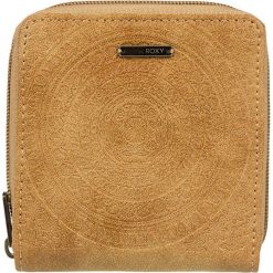 ROXY Carry A Heart Camel Wallet ERJAA03555-NLF0. Brązowe portfele Roxy, bez wzorów. W wyprzedaży za 109.00 zł.