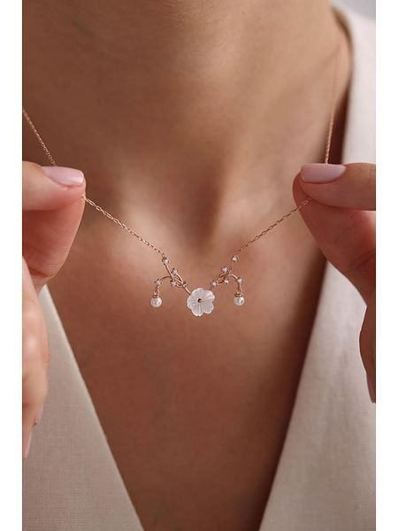 Lodie Silver Pozłacany naszyjnik z elementem ozdobnym - dł. 42 cm rozmiar: onesize. Szare naszyjniki Lodie Silver, z cyrkonią, pozłacane. Za 104.89 zł.