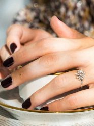 DIAMOND & CO Złoty pierścionek "Bouquet" z diamentami rozmiar: 54. Szare pierścionki Diamond & Co, z diamentem, złote. Za 1,035.99 zł.